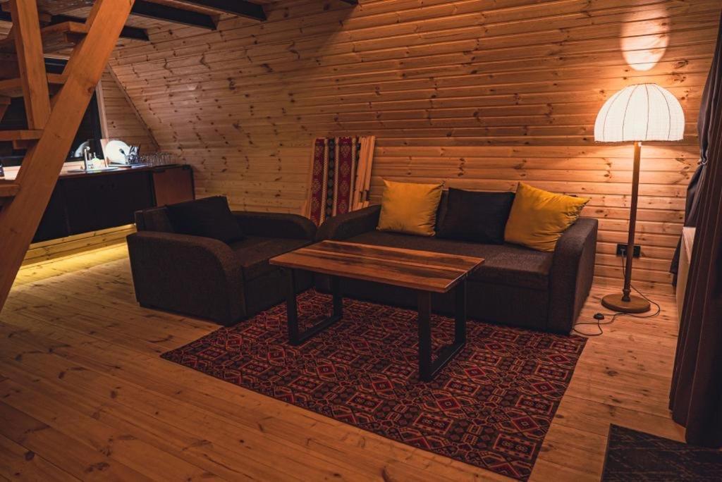 Little Wood House Gergeti Villa Kazbegi Eksteriør billede