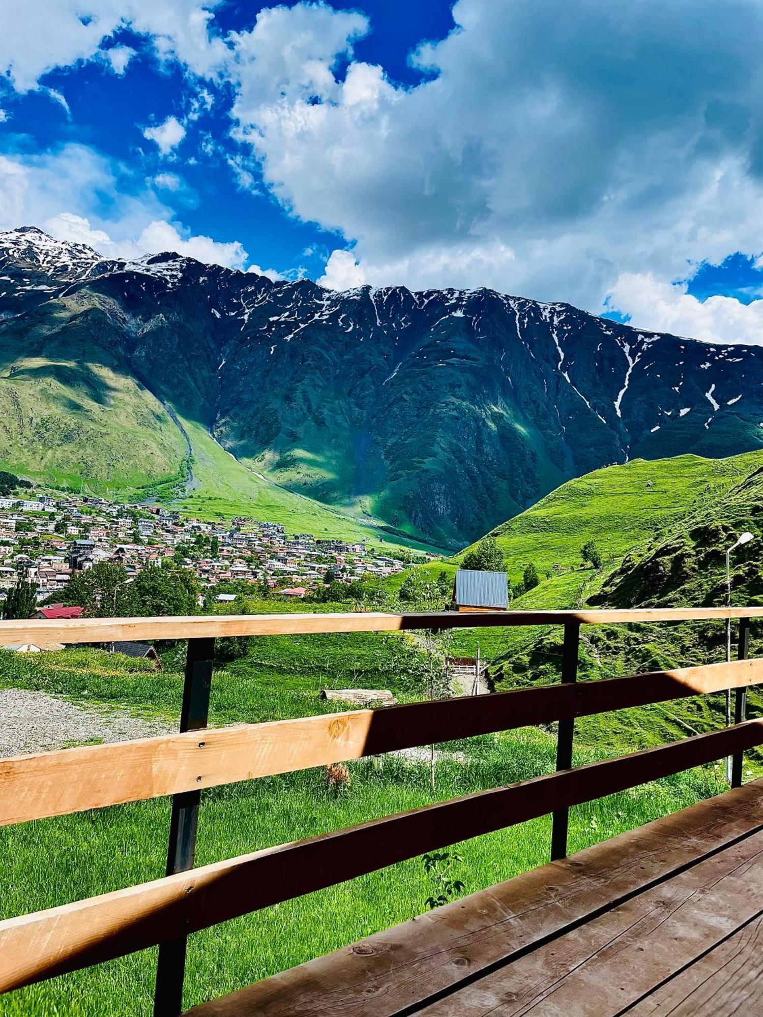 Little Wood House Gergeti Villa Kazbegi Eksteriør billede